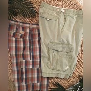 Bundle of 2 Pairs of Tommy Bahama Men’s Cargo Shorts 34